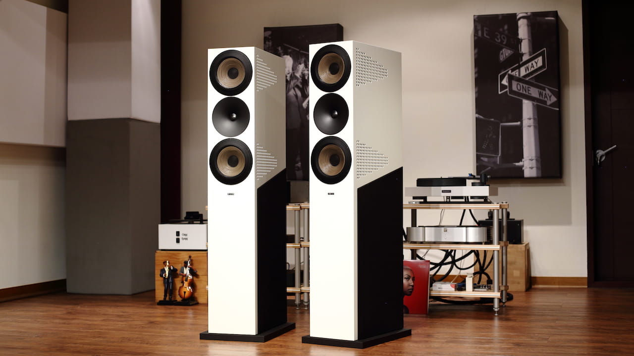 Amphion Krypton 3x Loudspeaker Pair Lifestyle in White