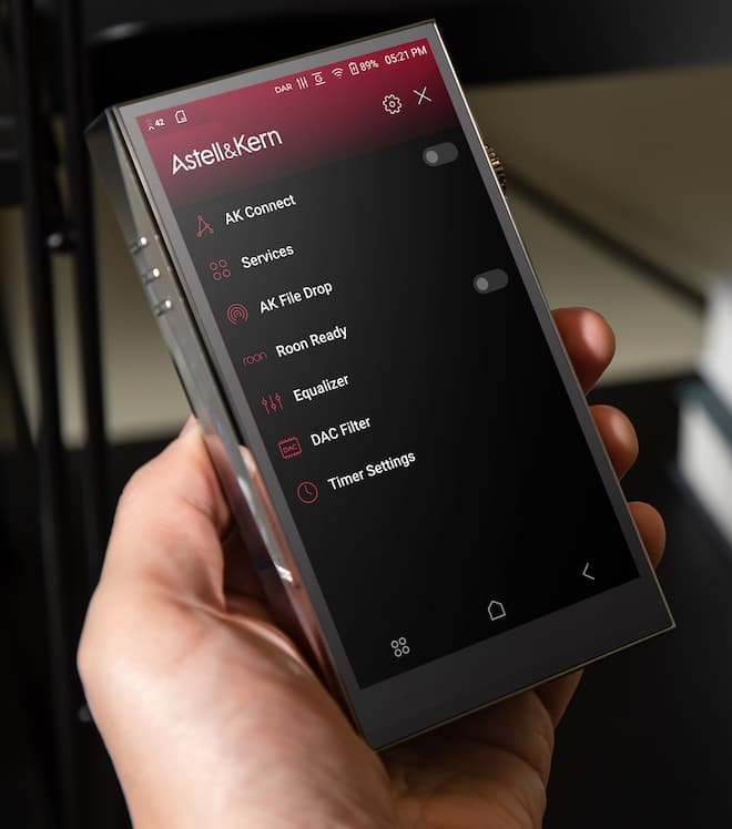 Astell&Kern A&ultima SP3000 DAP Right SideAstell&Kern A&ultima SP3000 DAP Menu in-hand