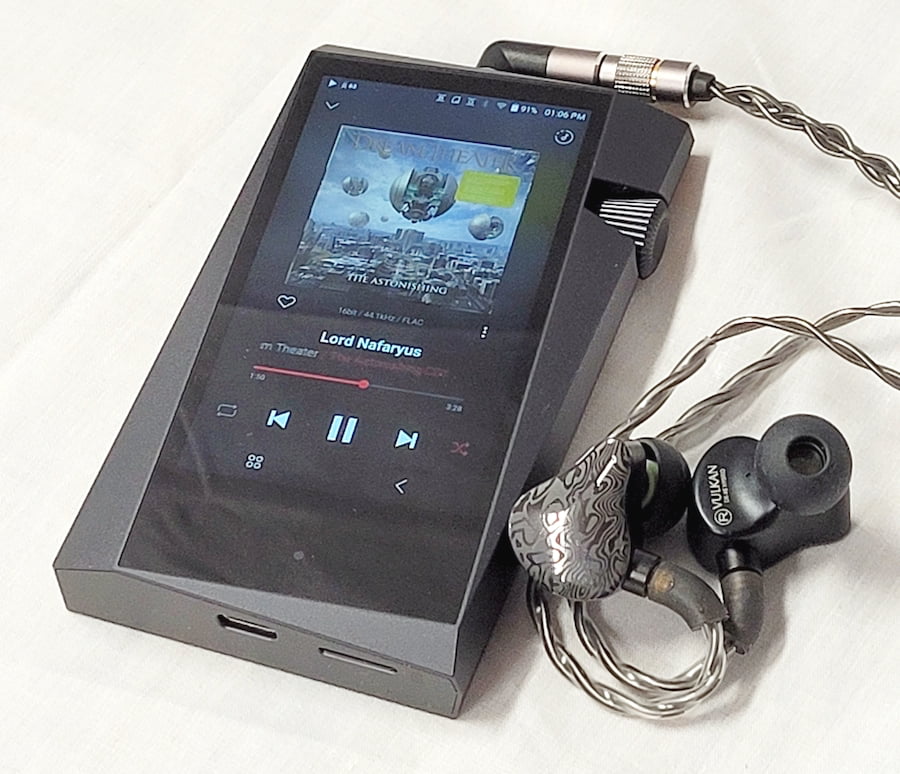 Astell&Kern SR35 DAP with IEMs