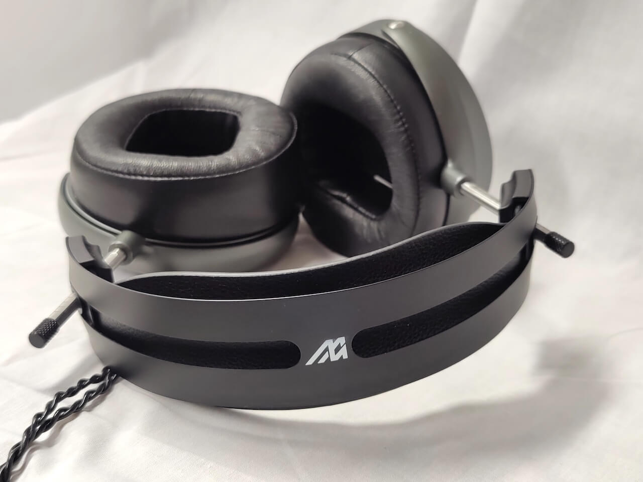 Audeze MM-500 Headphones Headband Top