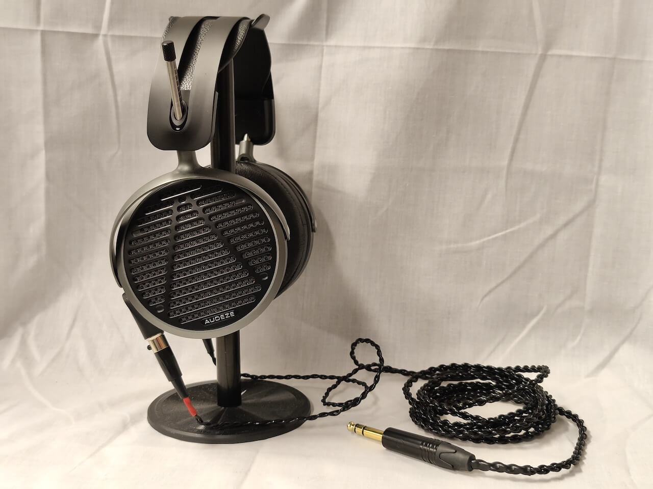 Audeze MM-500 Professional Headphones with cable