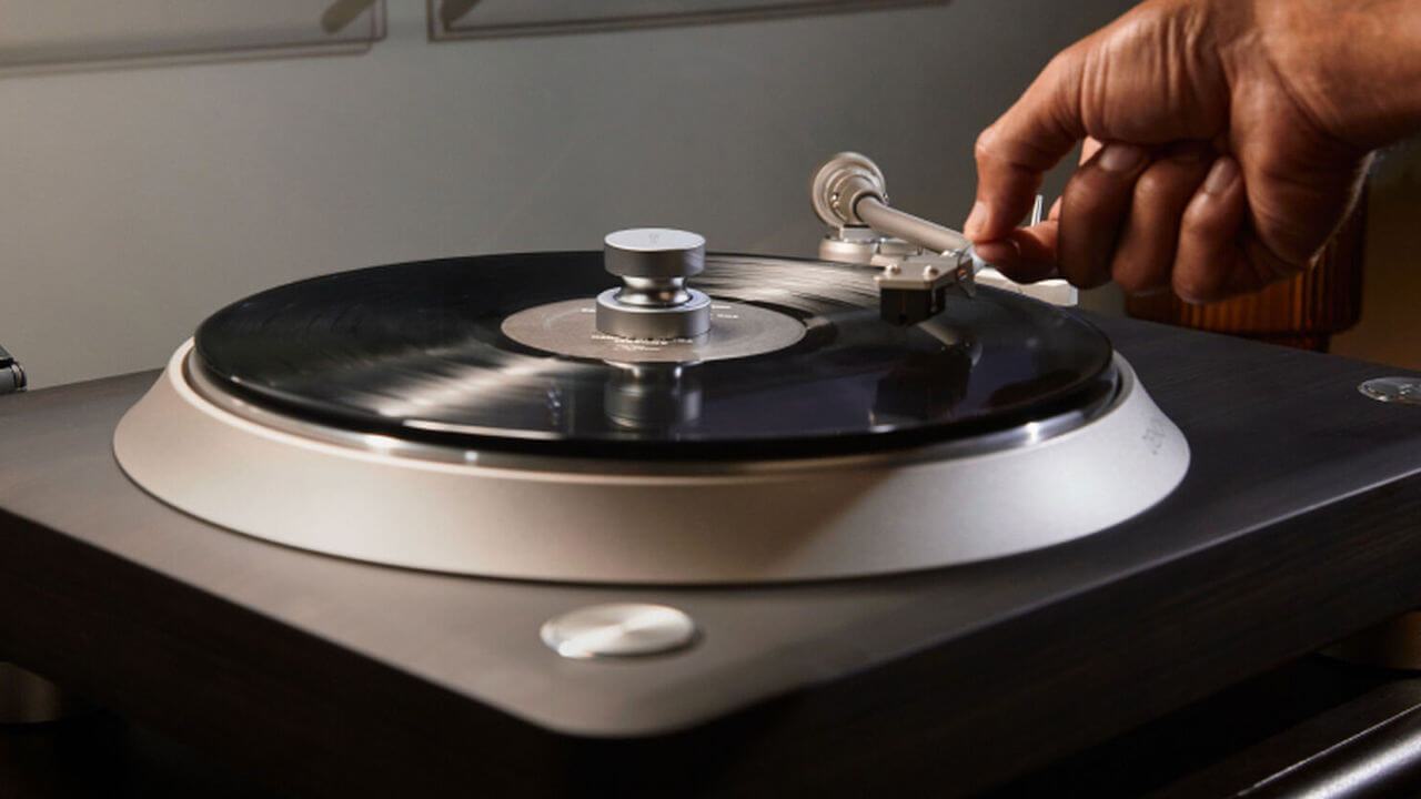 Denon DP-3000NE Direct Drive Turntable Lifestyle