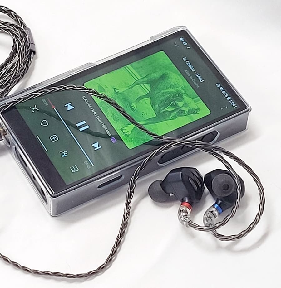 FiiO M11S with FH7 earphones 