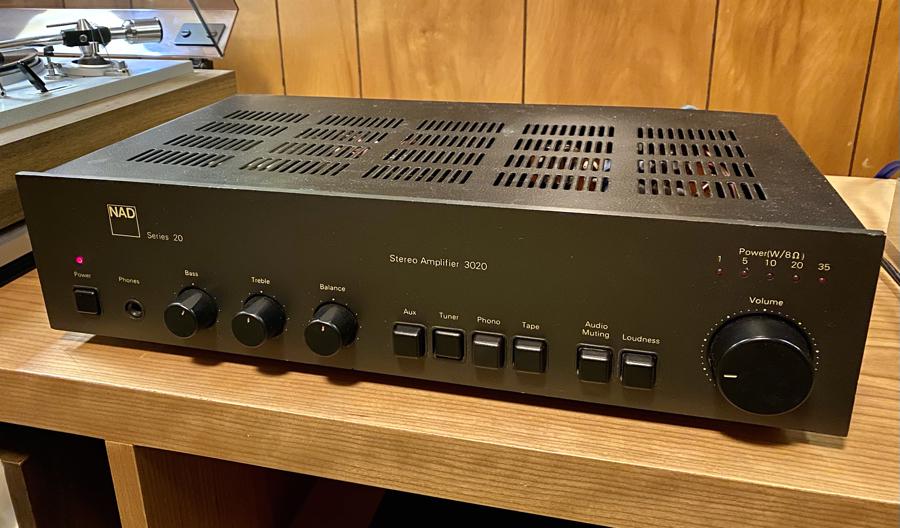 NAD 3020 Stereo Integrated Amplifier