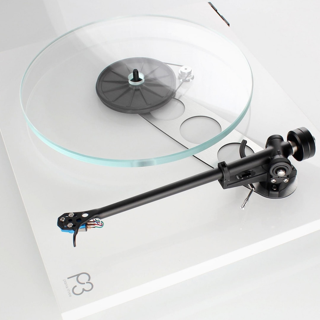 Rega Planar 3 Turntable White