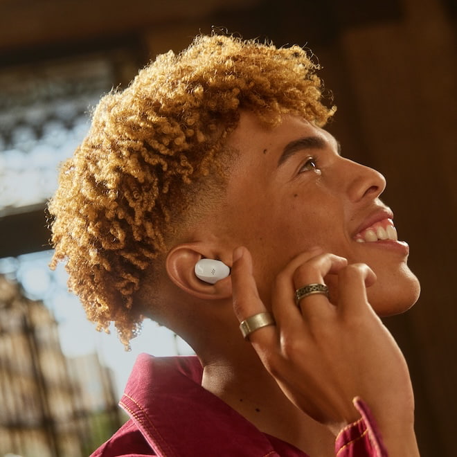 Man wearing Sennheiser ACCENTUM True Wireless Earbuds in white