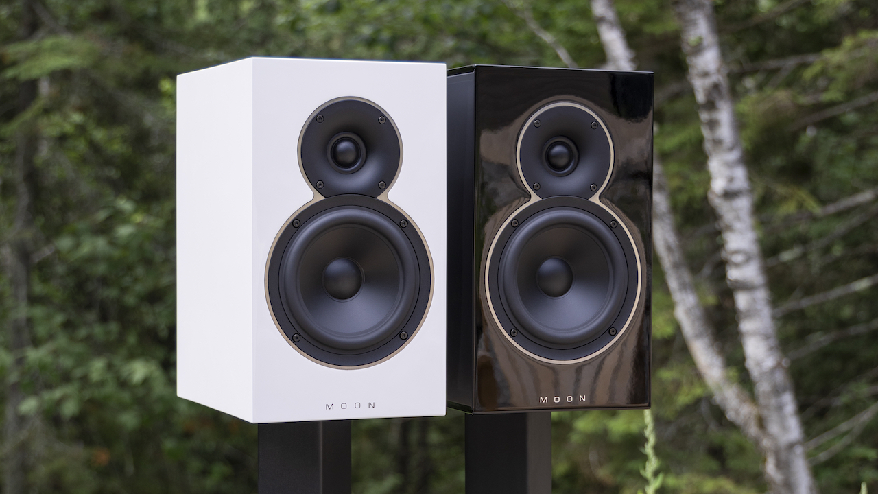 Simaudio MOON Voice 22 Stand-mount Loudspeakers in white and black