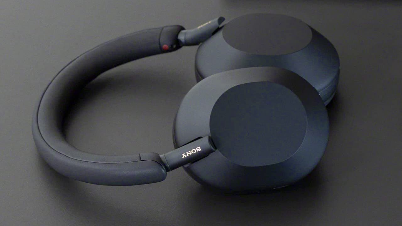 Sony WH-1000XM5 Wireless Noise-cancelling Photos in Black on a Table