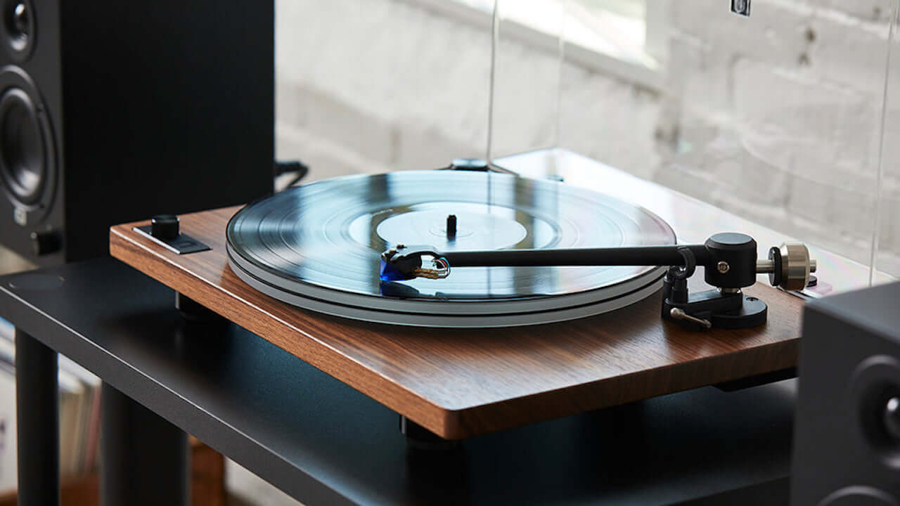 U-Turn Audio Theory Turntable Walnut Lifestyle