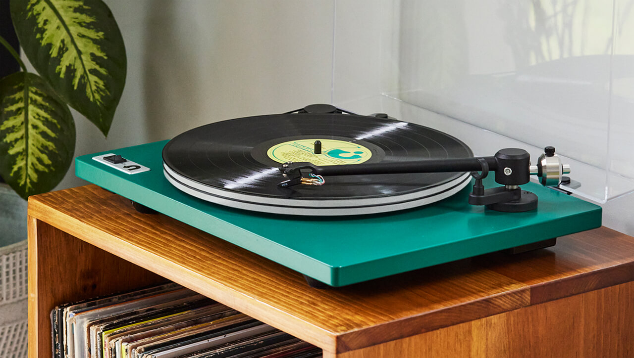 U-Turn Audio Orbit Turntable Lifestyle Green