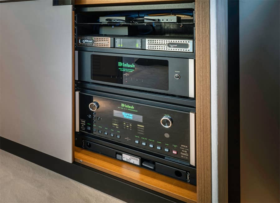 McIntosh rack in Wallywhy200 Master Cabin